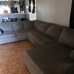 Sectional Couches 