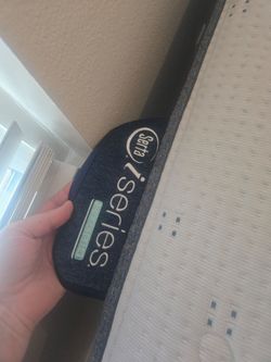 King Adjustable bed memory foam -LIKE NEW