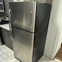 Refrigerator Top Freezer General Electric