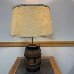 A Brandt Ranch Oak Vtg Rustic Wagon Wheel Hub Lamp & Burlap Drum Shade (#1930)