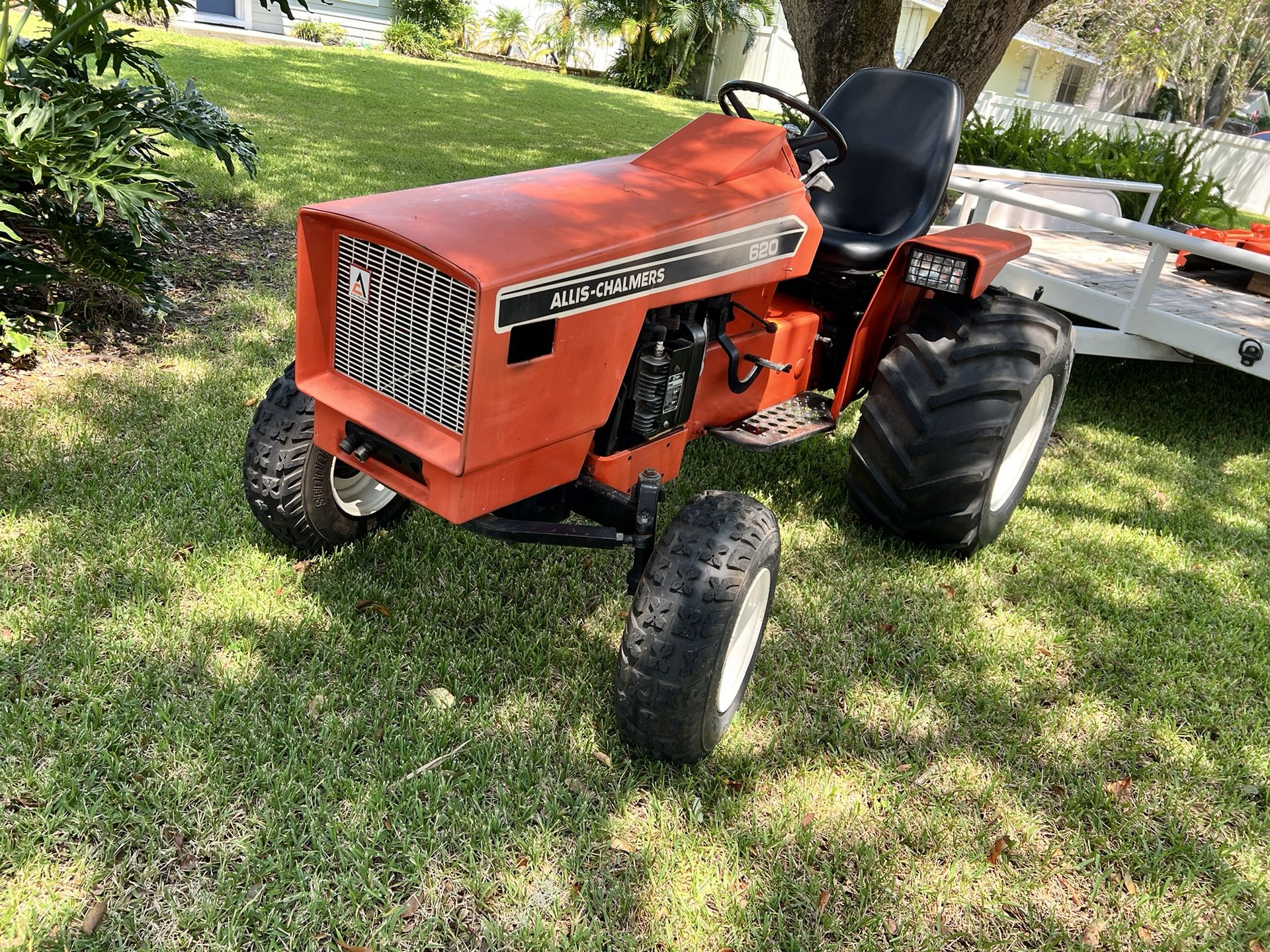 Allis Chalmer 620 Tractor