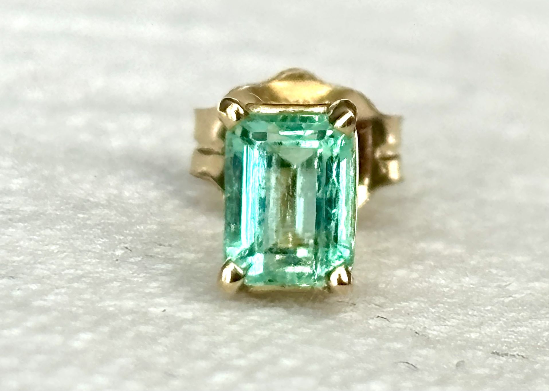 14k Genuine Colombian emerald single earring, 14k gold, 0.30 carats