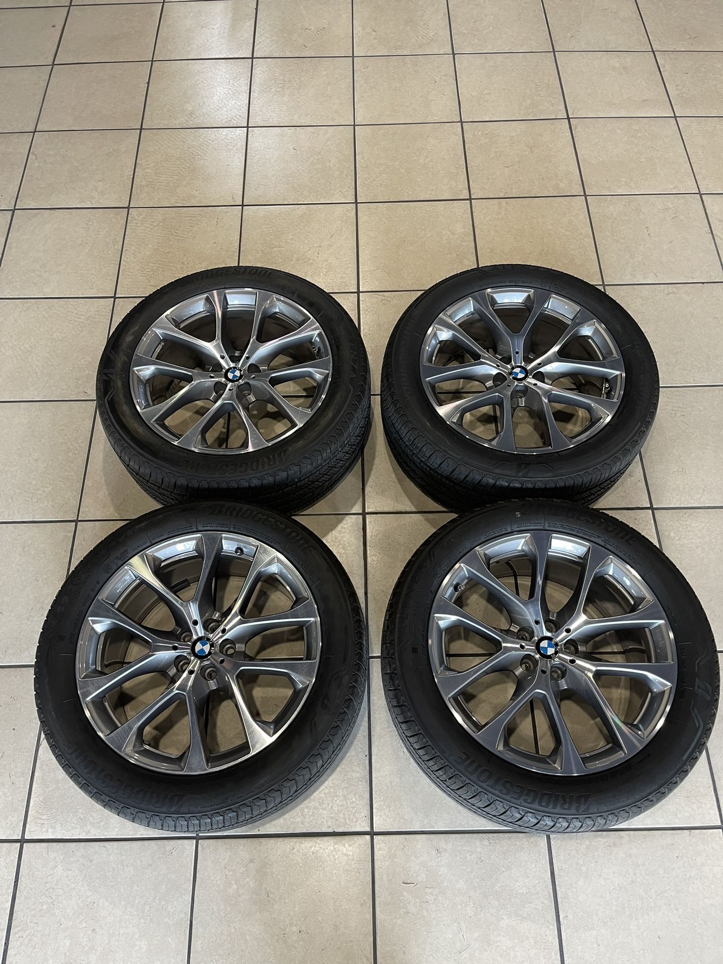 USED 20” SET (4) OF OEM BMW G05 X5 RIMS W/BRIDGESTONE ALENZA SPORT A/S RUN FLAT TIRES