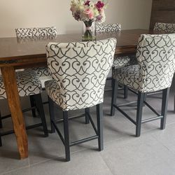 Dining Table And 6 Chairs 