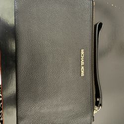 Michael Kors Wristlet -Cypress NW HOU