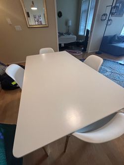 Kitchen Table w 4 Chairs