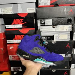 Jordan Alrernate Grape 5s size 10.5 VNDS