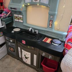 Step 2 Kitchen 