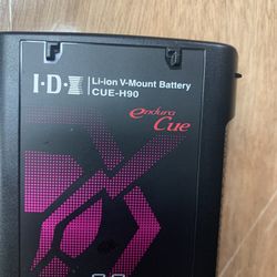 I.D.-Li-ion V-Mount Battery = Cue-H90