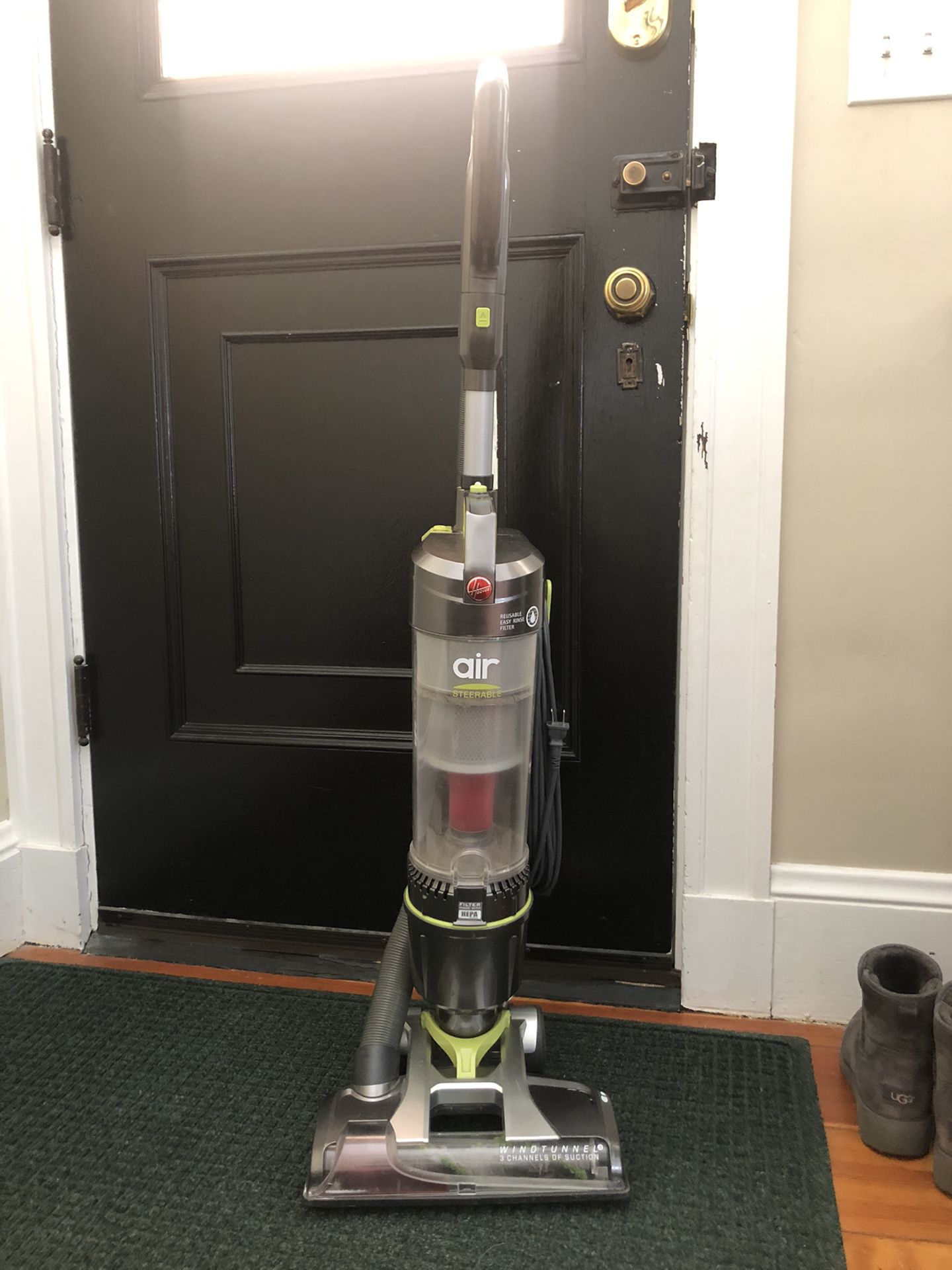 Hoover wind tunnel vacuum cleaner