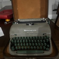 1950 Remington Quiet Riter Typewriter 
