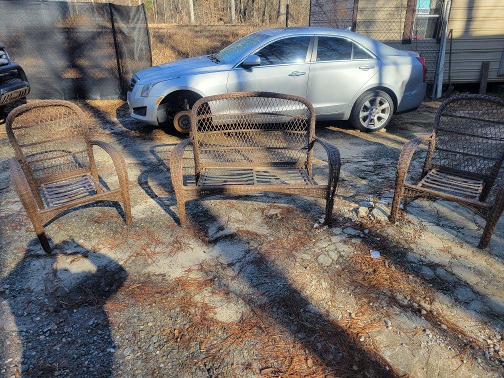Outdoor Wicker Furniture & Table