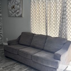 GRAY PULL OUT COUCH EXCELLENT CONDITION 👇CROSSROADS 👇