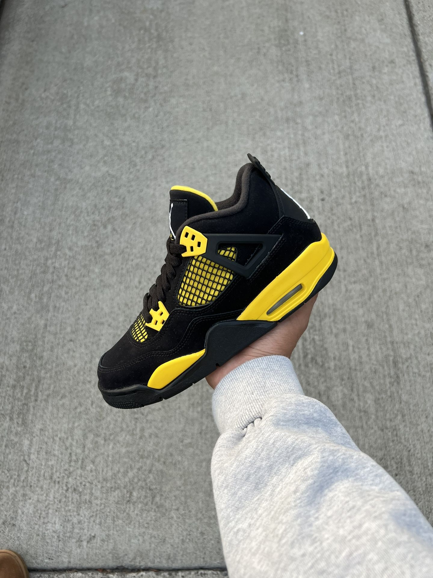 Jordan 4 “Thunder” - Size 5Y