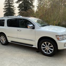 2008 QX56 4 Wheel Drive! 