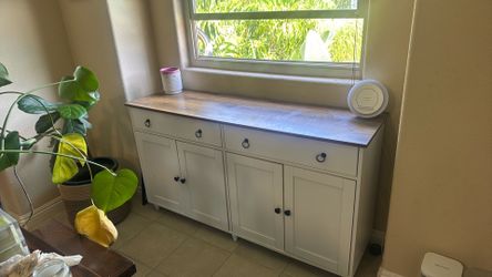 Table/ hutch