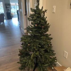 Christmas Tree (4.5 Foot)