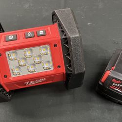Milwaukee 18V LED Flood Light w/5Ah Battery Only