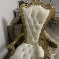 Throne Chair 