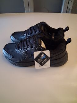 Slip resistant mens shoes