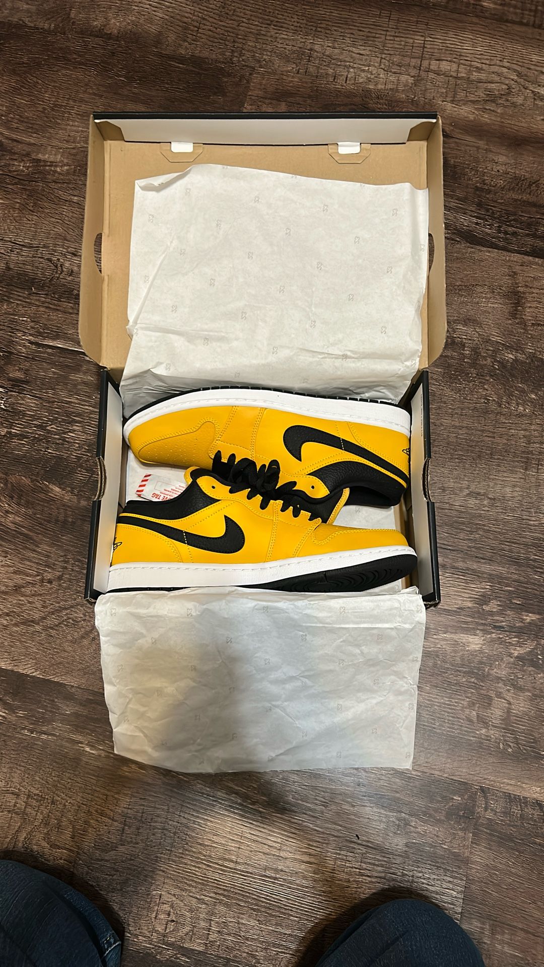 Jordan 1 Low University Gold