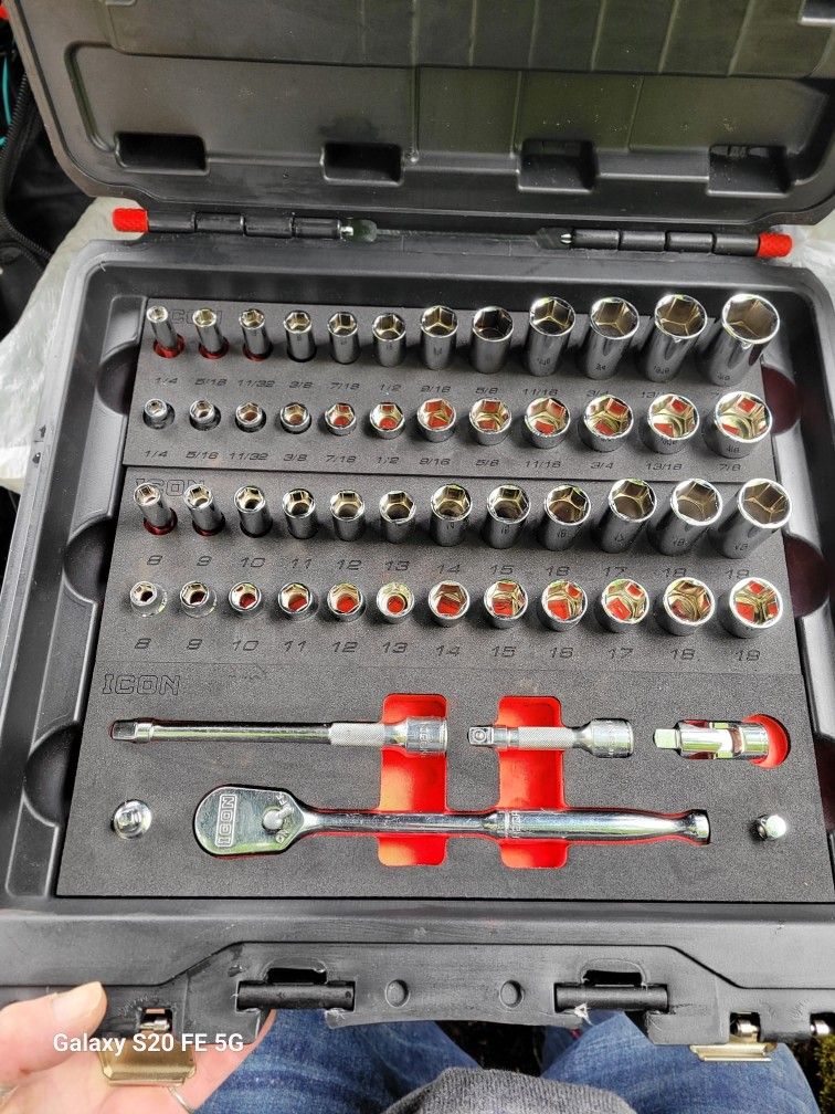 Icon 3/8's Full Rachet And Socket Set