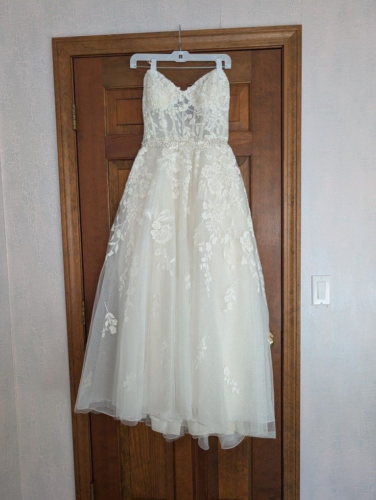 Galina Signature Ivory Wedding Dress With Veil