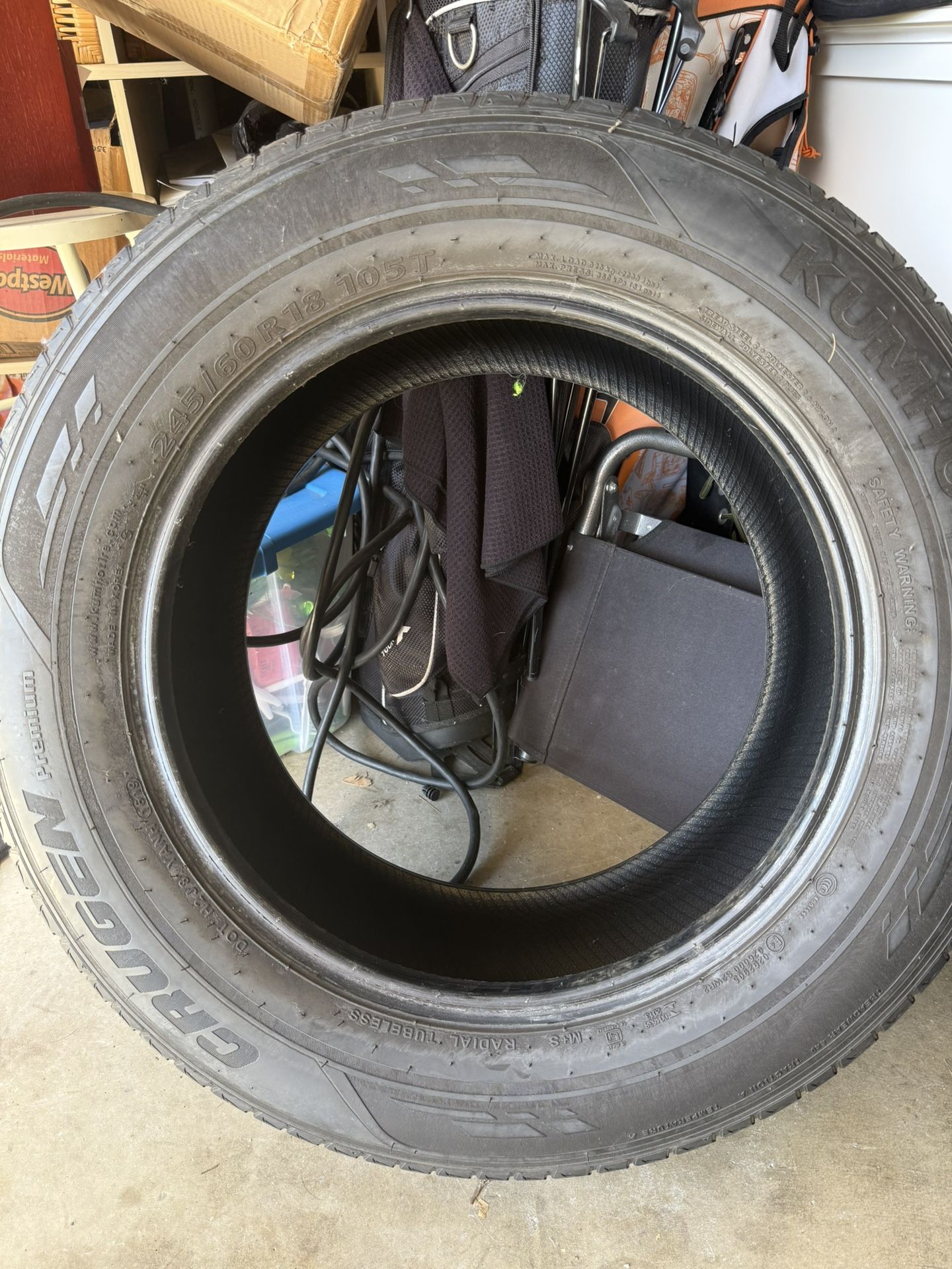 Like New KUMHO Tire. 245/60-R18