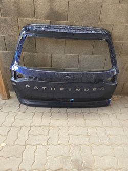 Nissan pathfinder tail gate