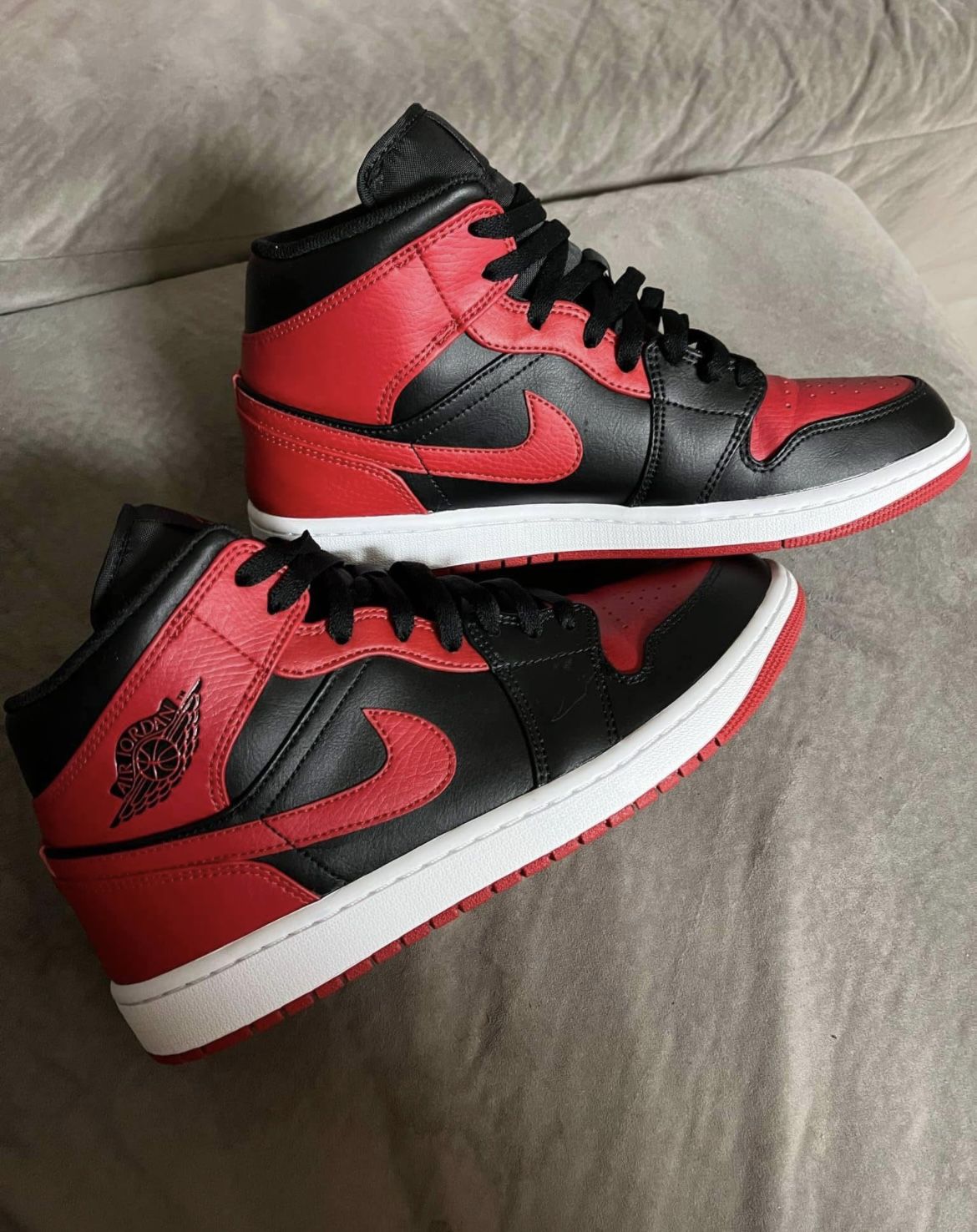 Air Jordan 1 Mid Banned 