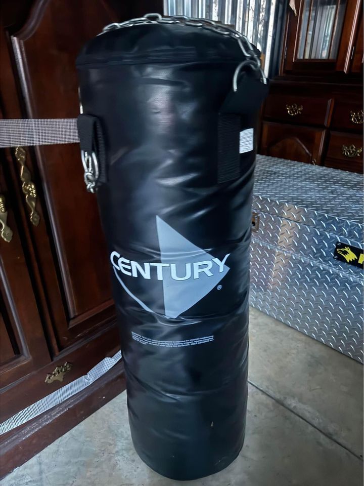 CENTURY 70 LBS HEAVY BAG