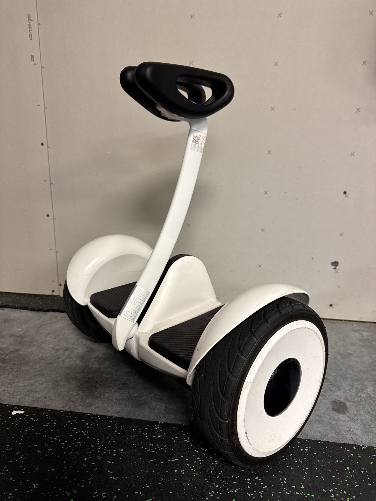 URGENT MOVING SALE 🚨 White Segway Scooter MOVING pronto!