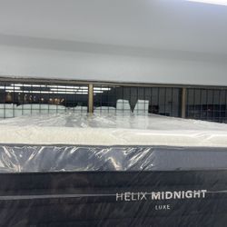 QUEEN SIZE HELIX MIDNIGHT LUXE PILLOW TOP MATTRESS & BOX SPRING BED SET