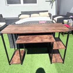 Office desk for sale – 46.5 x 29.5 x 19 inches.