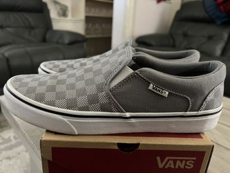 Vans Checker Size 9 