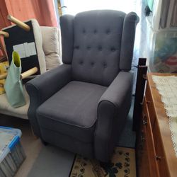 Chair With Lift Feet Rest