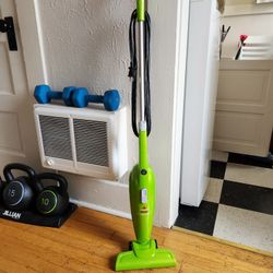 Selling Bissell Feather Weight Small Vacuum 