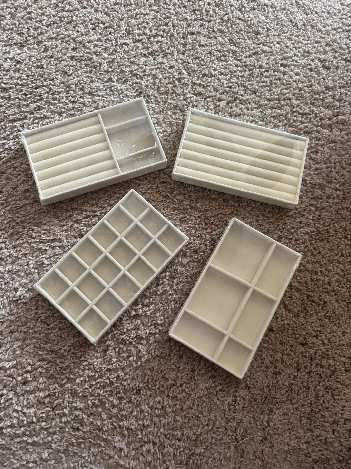 New Multi Grid Velvet Jewelry Storage Rack - 4pcs Display Board