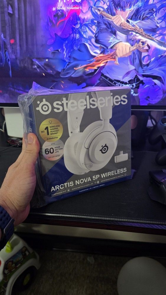 Steelseries Artics Nova 5P wireless Gaming Headset. 60 hrs battery. For ps5 cellphones Pc