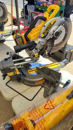 DEWALT
60V Lithium-lon 12 in. Cordless
Sliding Miter Saw Kit with 9.0Ah
Battery Pack