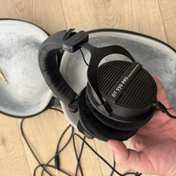 Beyerdynamic DT 990 Limited Edition – Open-Back Headphones