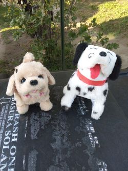 !! 2 Toy Dogs Make Sounds And Moves