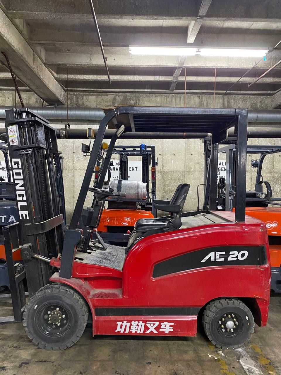 BRAND NEW! electric forklift for sale, only 2 miles