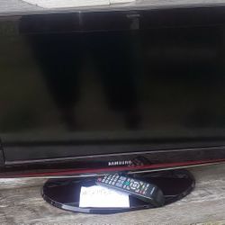 SAMSUNG LCD TV OR MONITOR LIKE NEW 