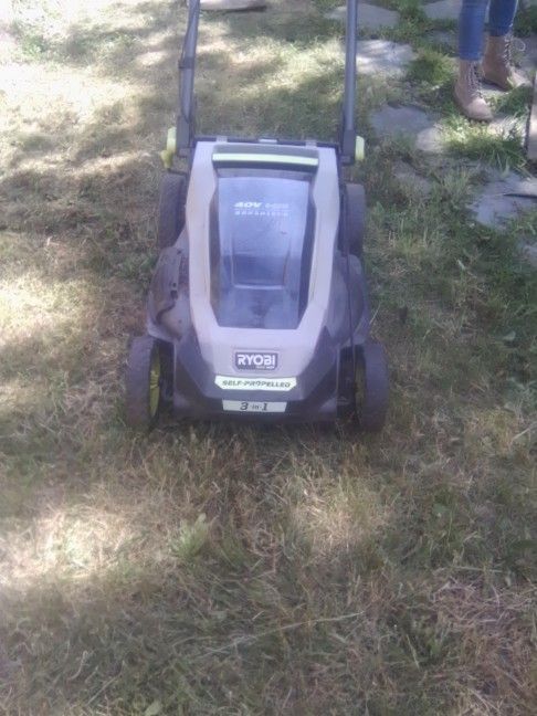 Ryobi 40 V HPV Brushless Self Propelled Lawn Mower.