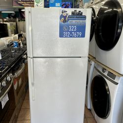 General Electric Top And Bottom Refrigerator White
