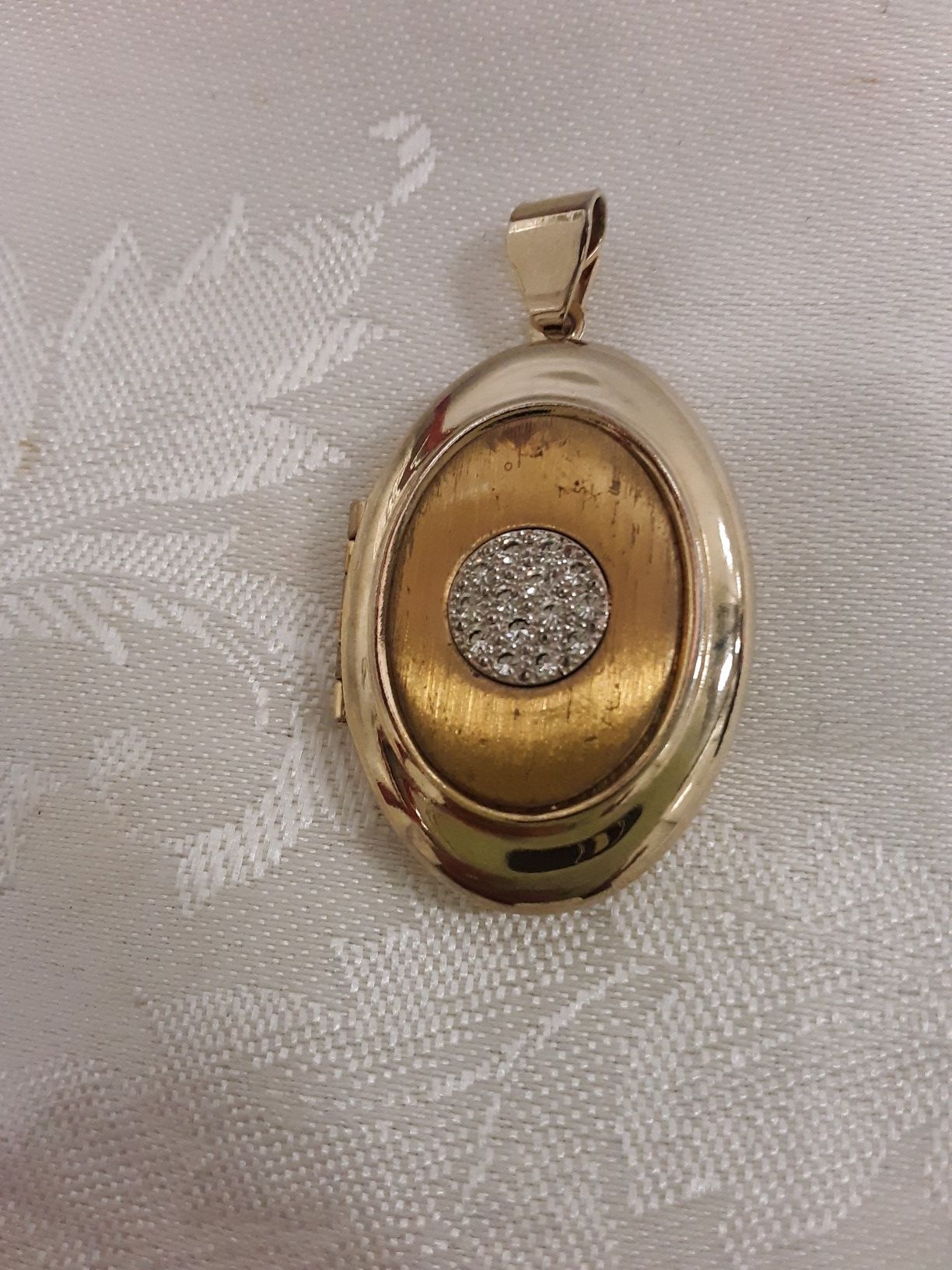 Vintage locket/ pendant
