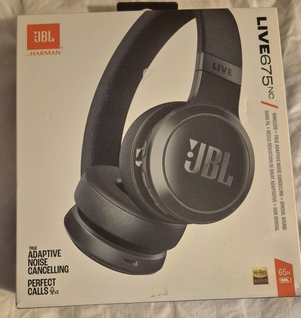 JBL Live 675 Headphones