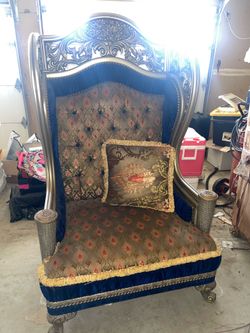 Throne chair