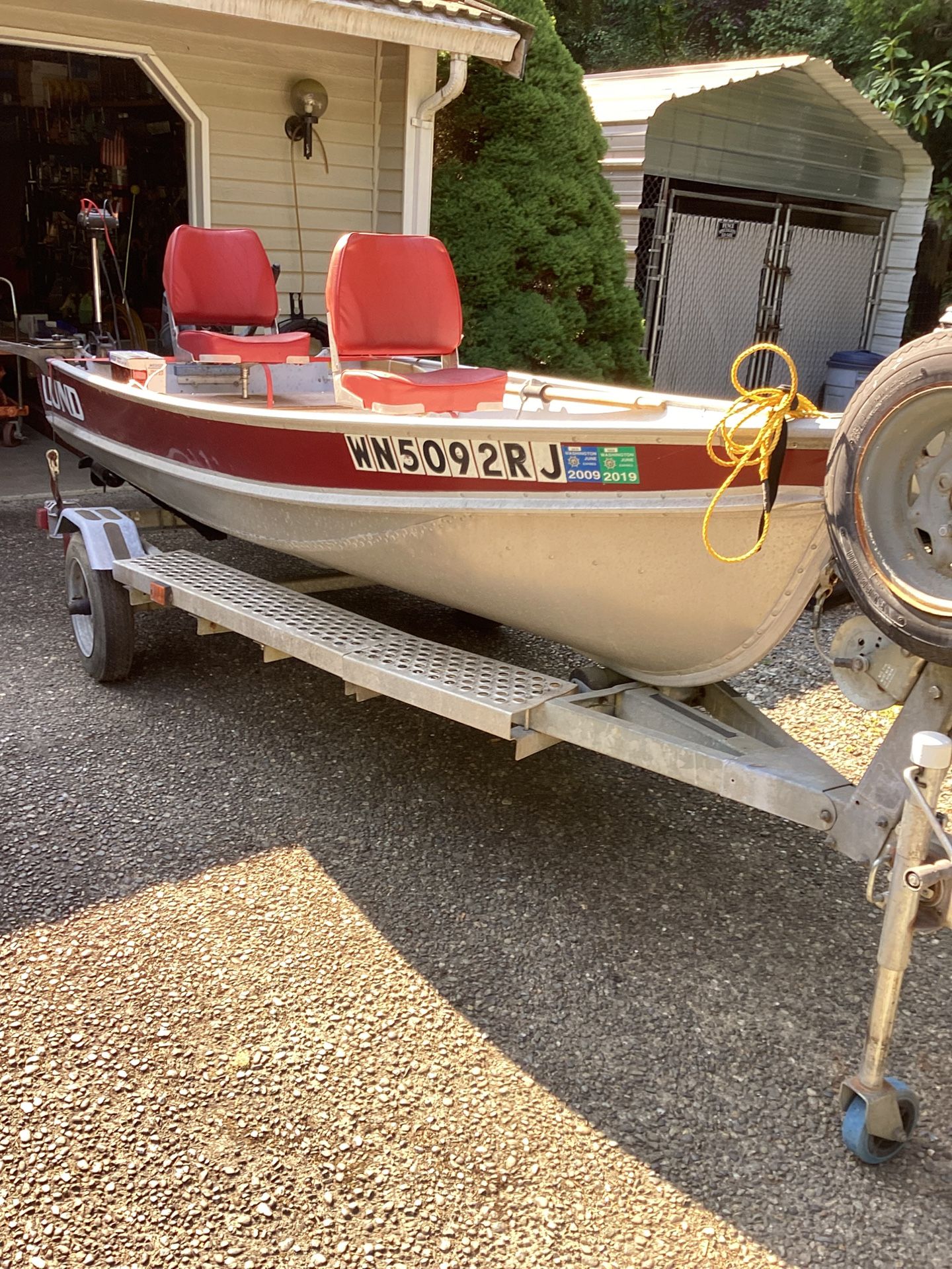 12Ft Aluminum Lund Boat / Galvanized Trailer With Walk Way / Cannon Down Rigger / 2 Wood Oars / 2 Anchors / Live Fish Cage